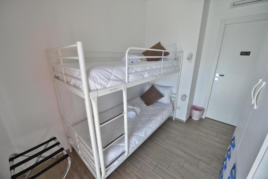 Karol Wojtyla Airport Bari Hotel Luaran gambar