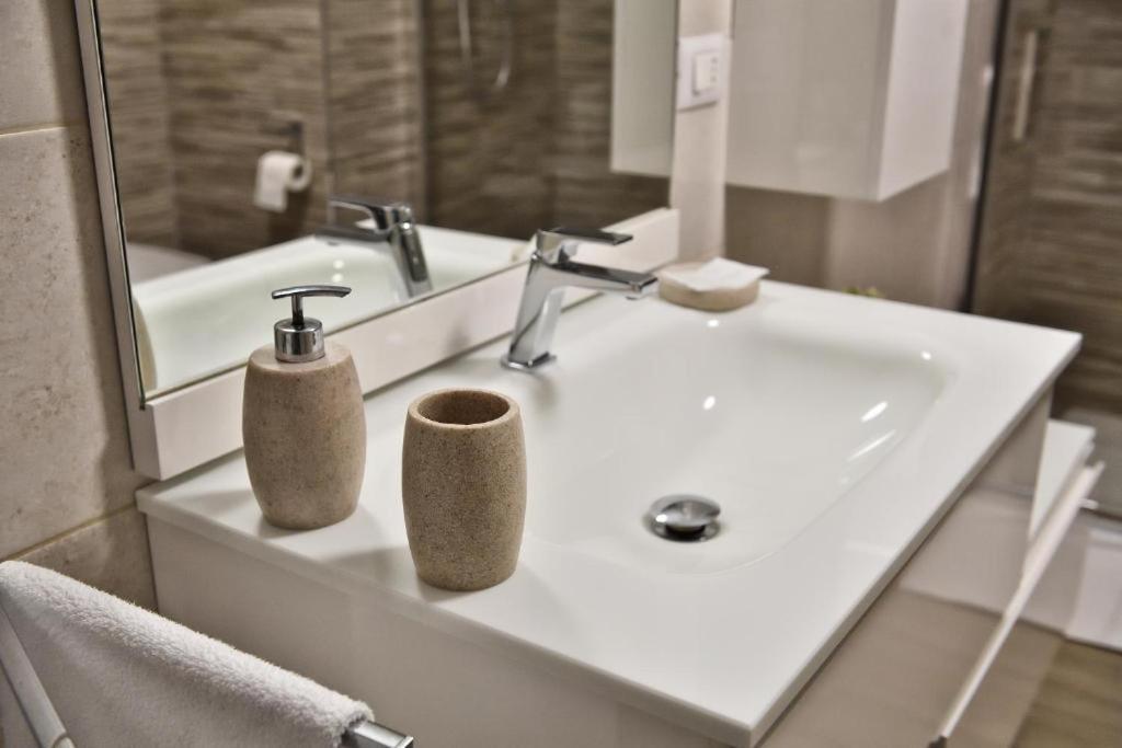 Karol Wojtyla Airport Bari Hotel Luaran gambar